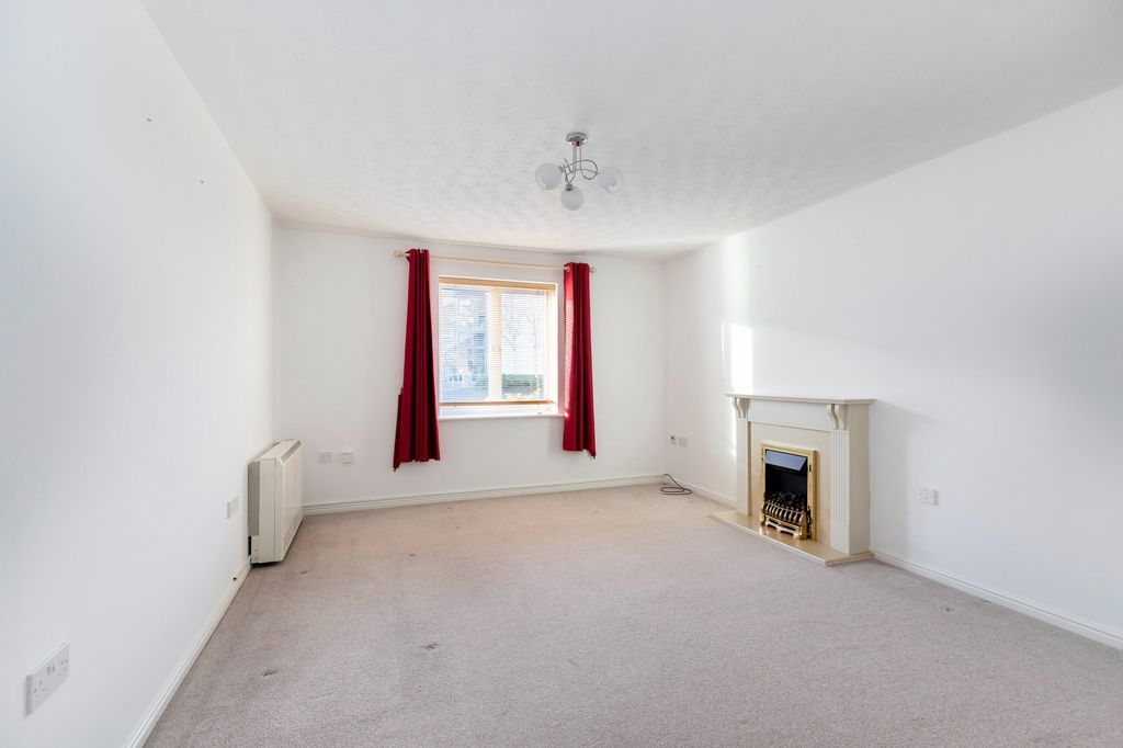 Property photo 1 of 8