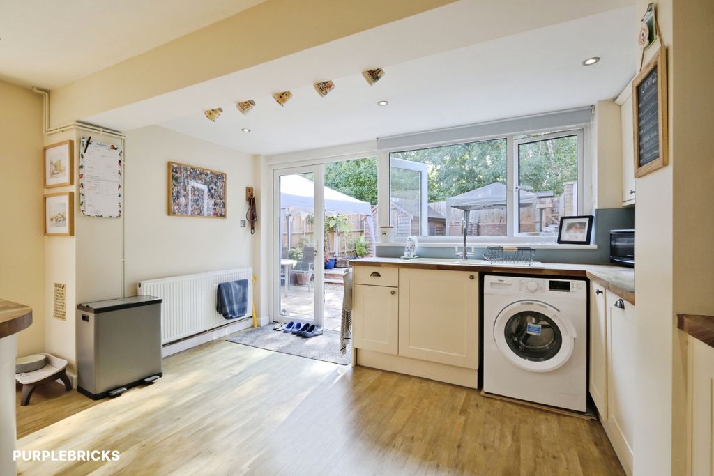 Property photo 2 of 25