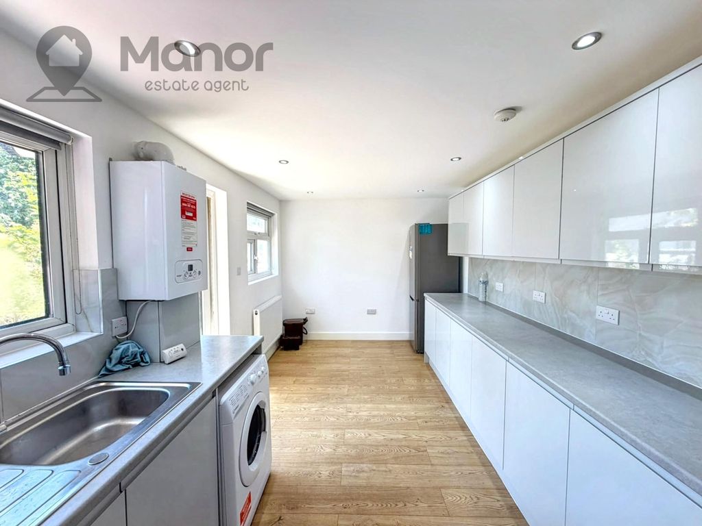 Property photo 3 of 20 Kitchen