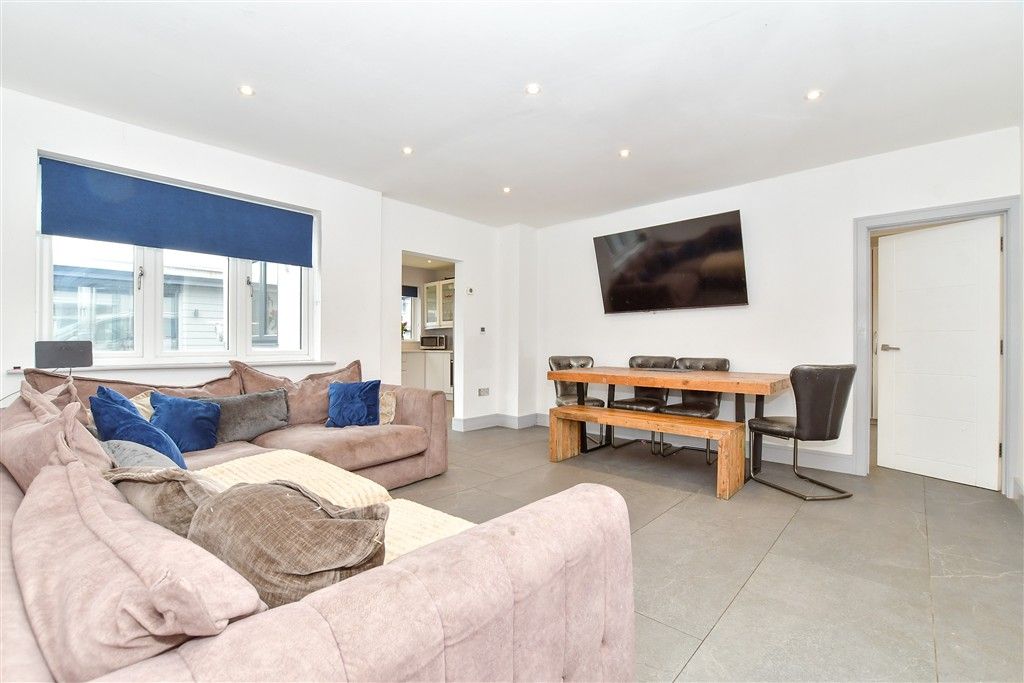 Property photo 1 of 12 Lounge/Diner