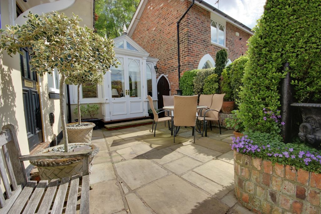 Property photo 2 of 25 1 Front Courtyard A