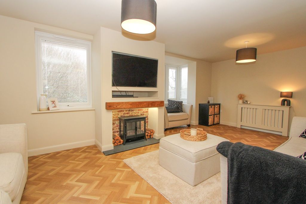 Property photo 2 of 28