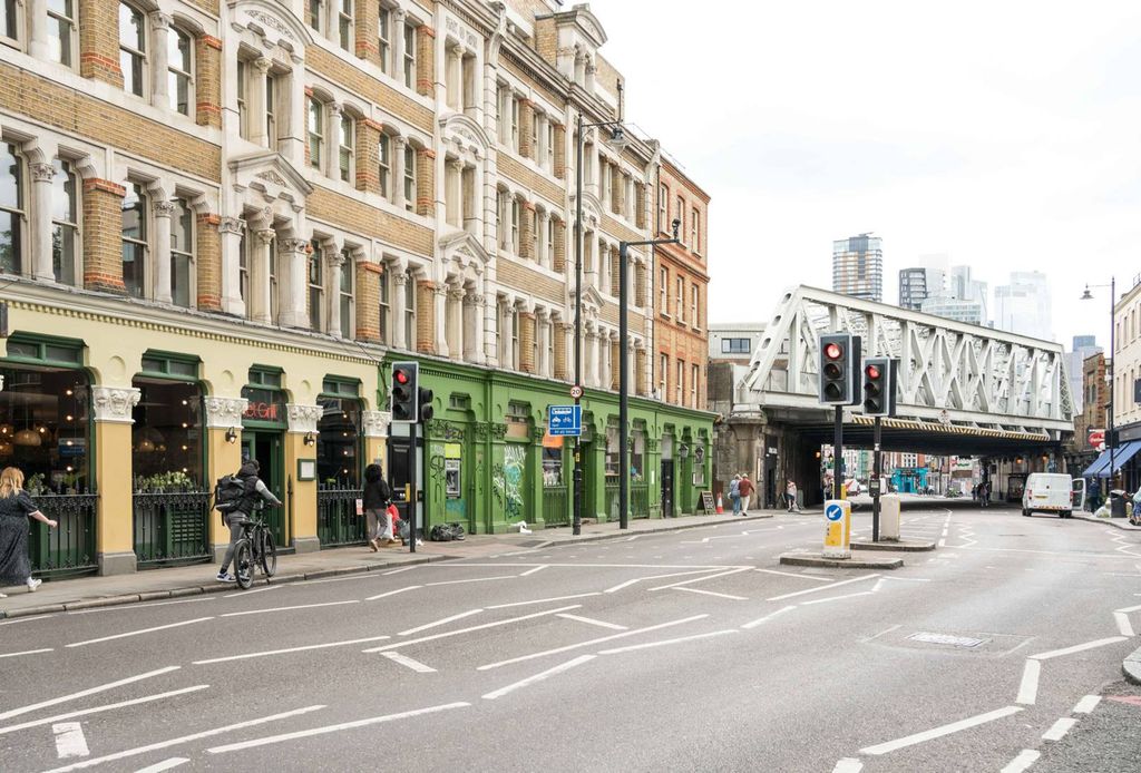 Property photo 2 of 27