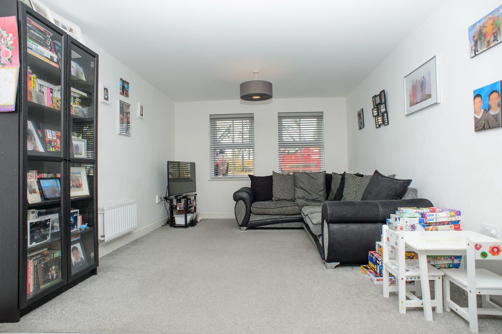 Property photo 2 of 11