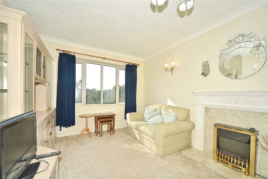 Property photo 2 of 11 Lounge