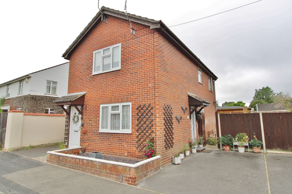Property photo 1 of 8