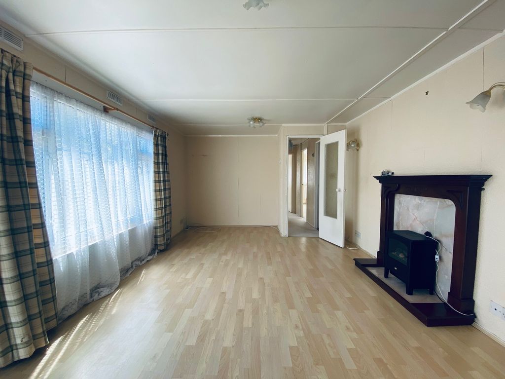 Property photo 2 of 13 Lounge