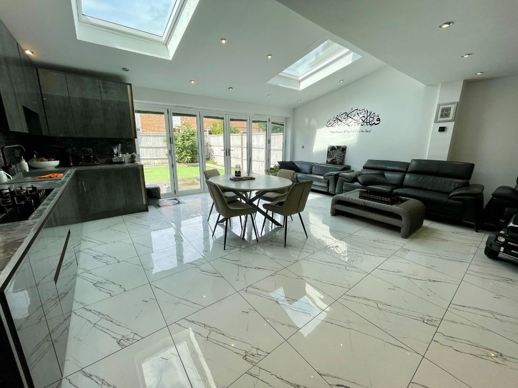 Property photo 2 of 16 4497241