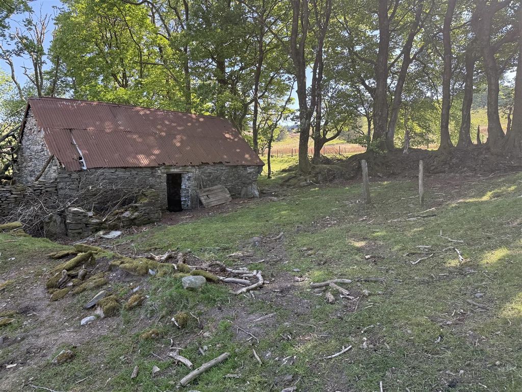 Property photo 2 of 15 Description