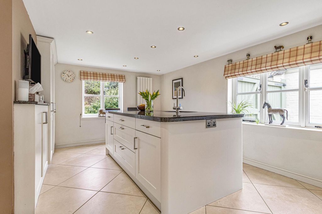 Property photo 2 of 40 25_77348-1.Jpg