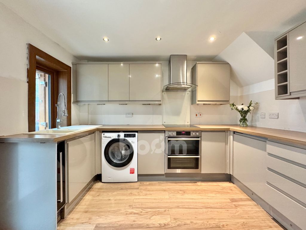 Property photo 3 of 21 Newhouse Drive, Kilbirnie Kitchen
