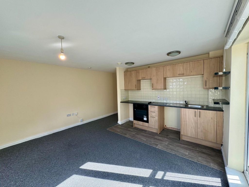 Property photo 3 of 12 Kitchen/ Lounge