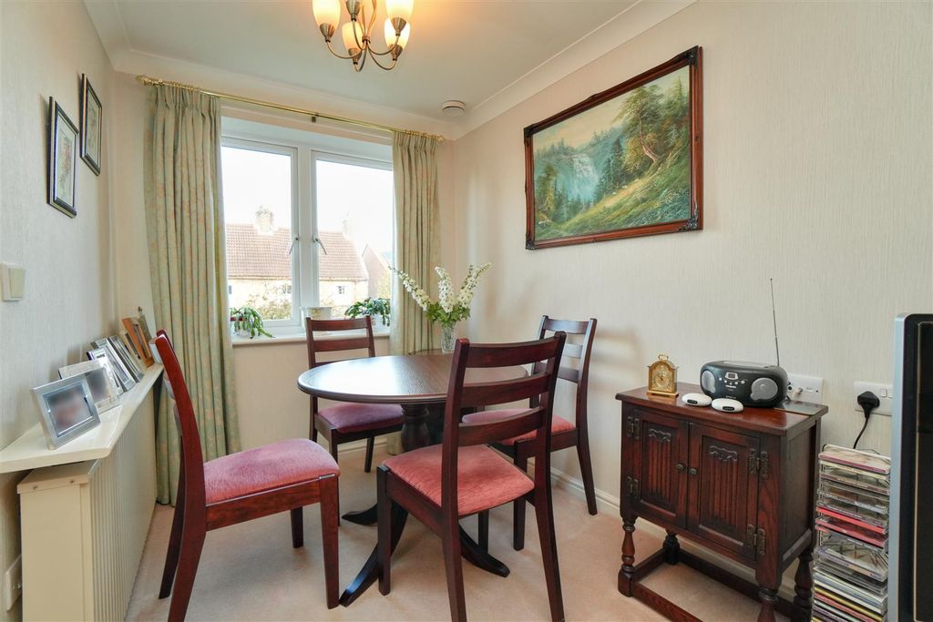 Property photo 3 of 12 Lounge Diner