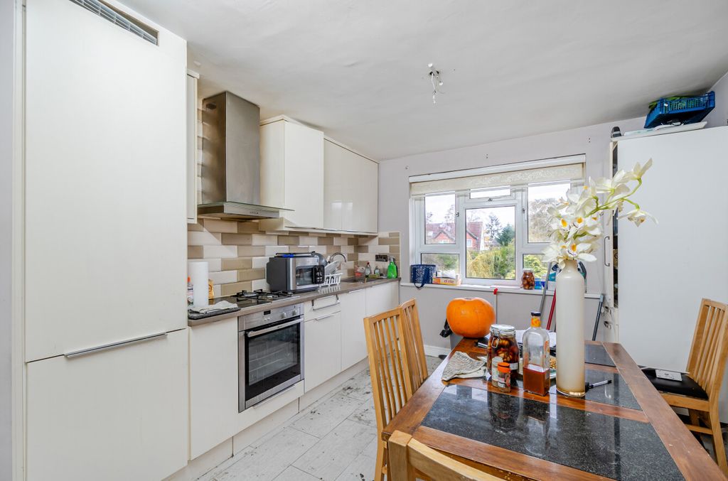 Property photo 2 of 10 Kitchen