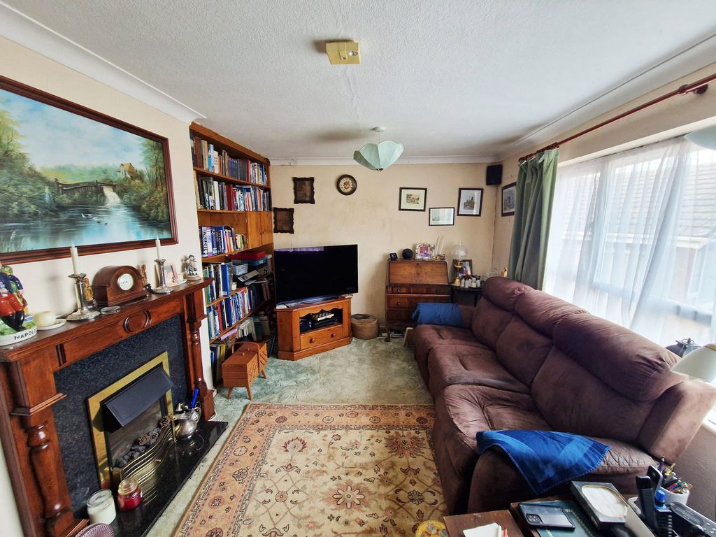 Property photo 3 of 11