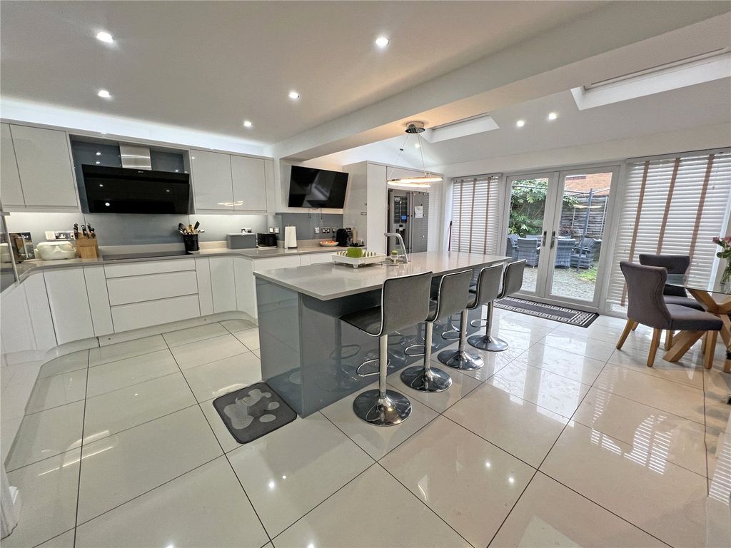 Property photo 2 of 21 Picture No. 13