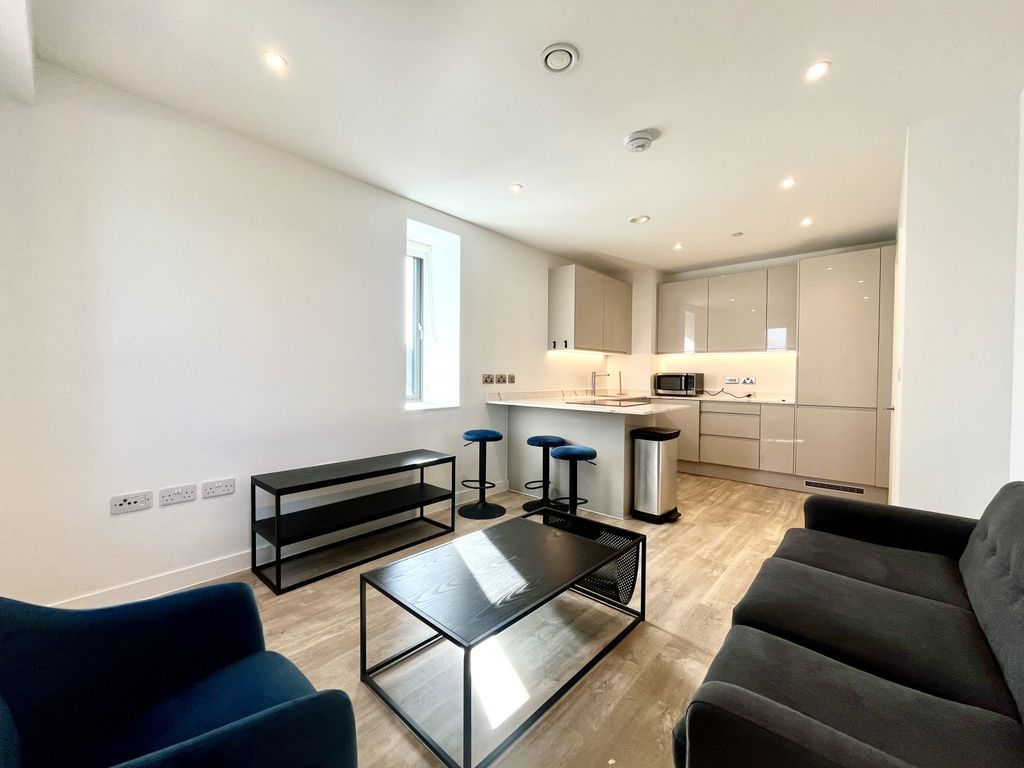 Property photo 3 of 14 Lounge