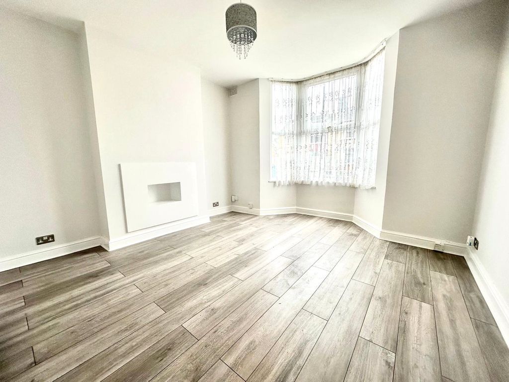 Property photo 2 of 8 Picture No. 06