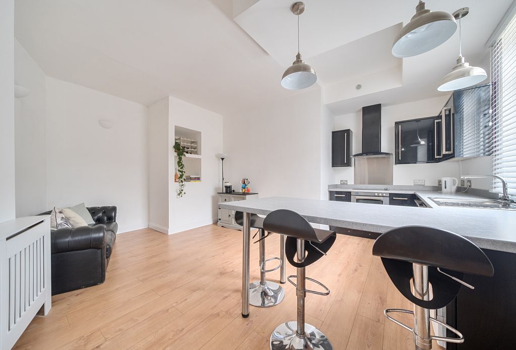 Property photo 2 of 15 1422252-1-69Aadac...