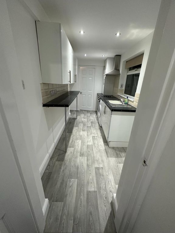 Property photo 1 of 5 Newly Refurbished 2-Bedroom Property In The Heart Of Stoke-On-Trent