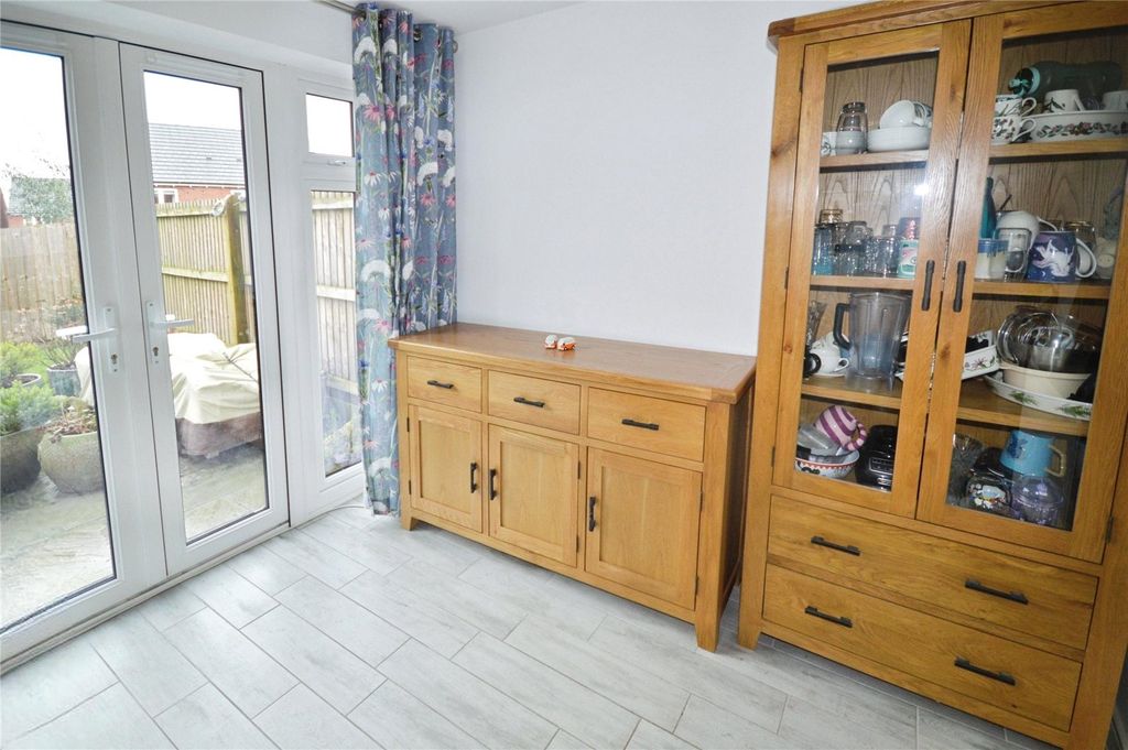 Property photo 3 of 20 Kitchen