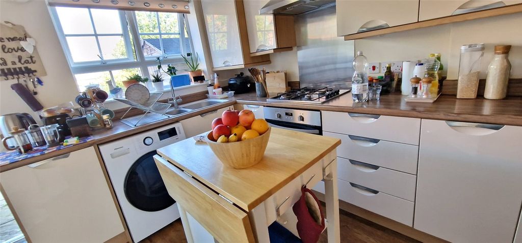 Property photo 2 of 9 Kitchen