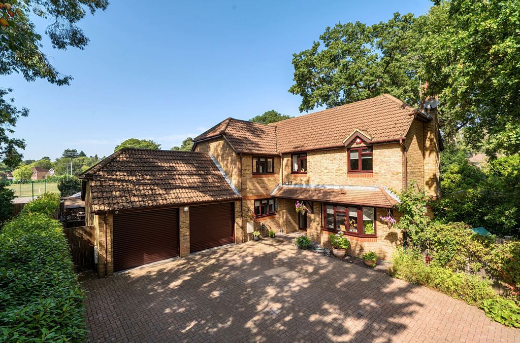 Property photo 2 of 29 1340560-1-689B141...