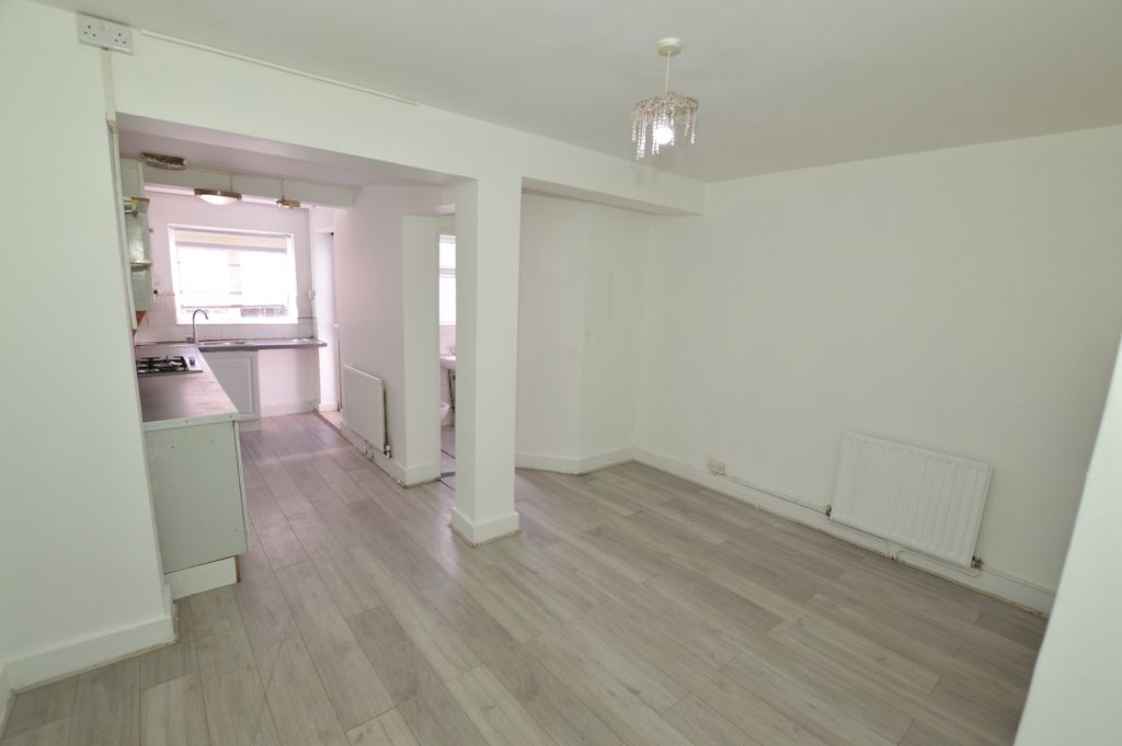 Property photo 3 of 8 3
