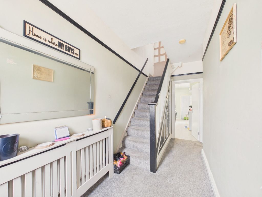 Property photo 2 of 12 5202812