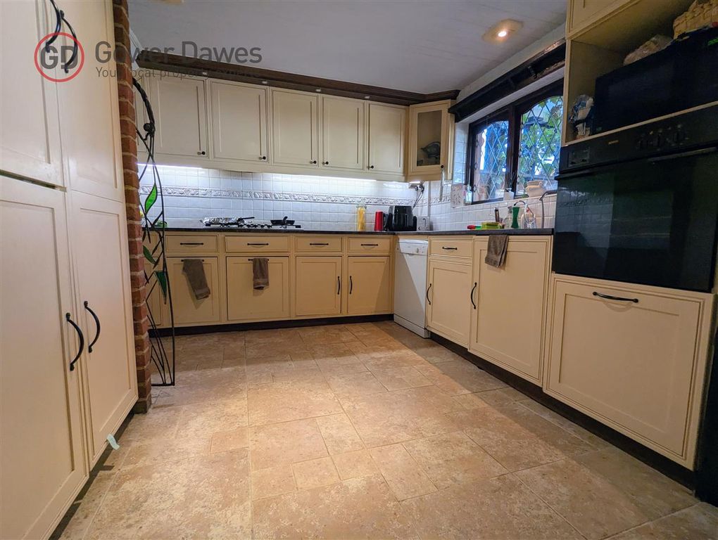 Property photo 2 of 15 Kitchen