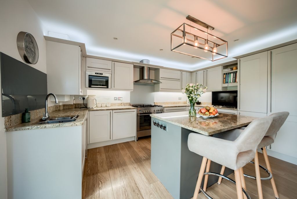 Property photo 2 of 27 Xt5A4076-Hdr(3)