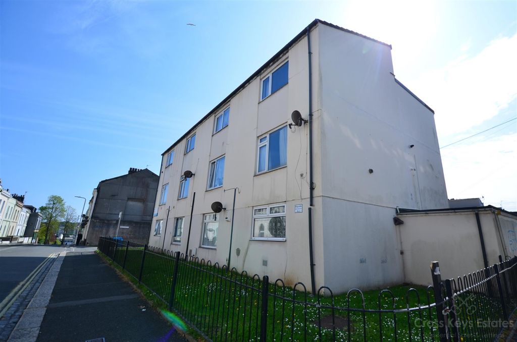 Property photo 1 of 22 Cross Keys Estates
