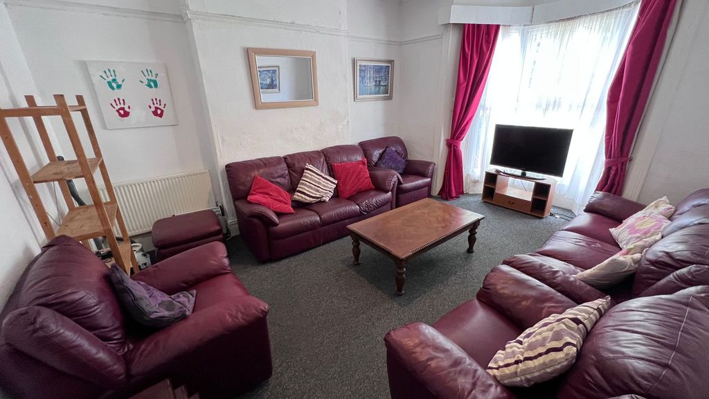 Property photo 3 of 13