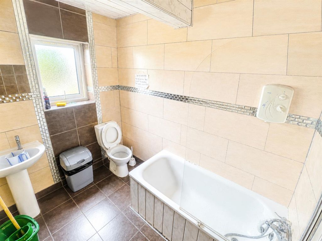 Property photo 2 of 2 Bathroom.Png