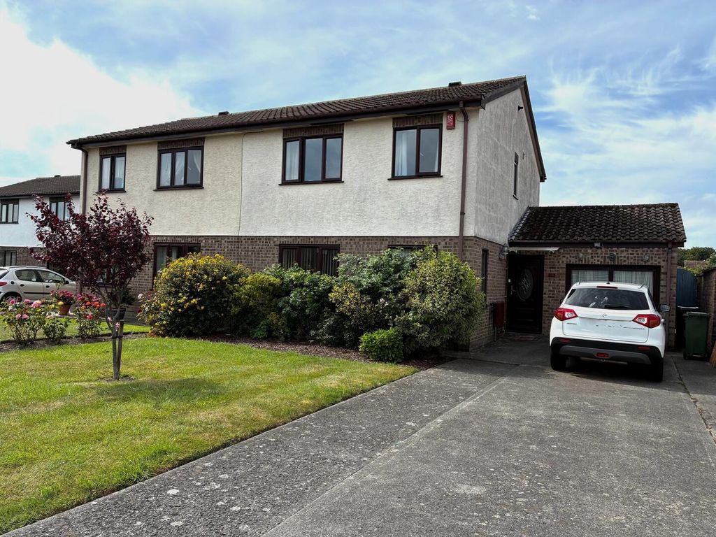 Property photo 1 of 19 Front (Exterior)