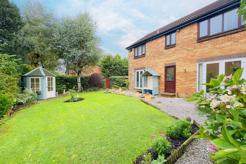 Property photo 2 of 21 Garden