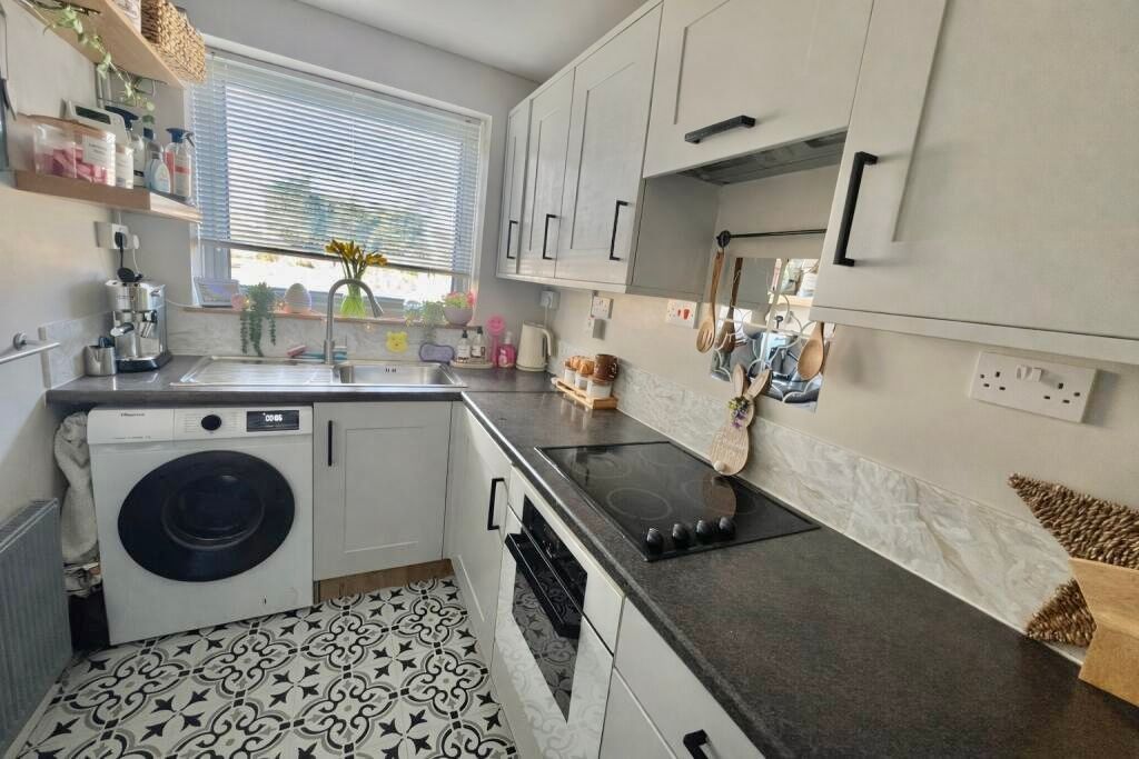 Property photo 2 of 12