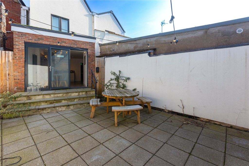 Property photo 3 of 33 Picture No. 25