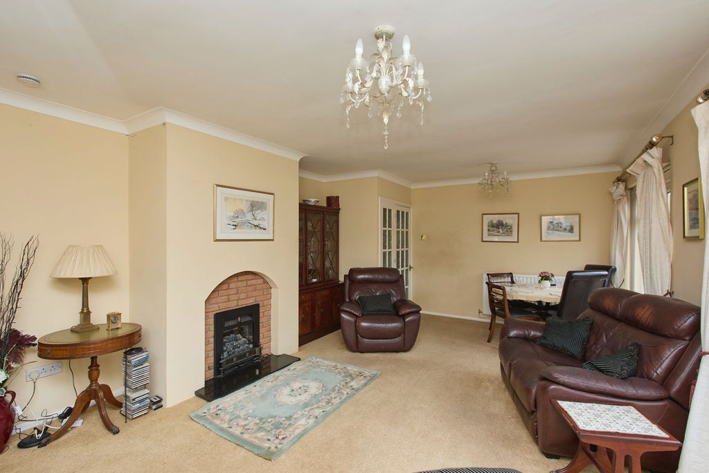 Property photo 3 of 25 Lounge