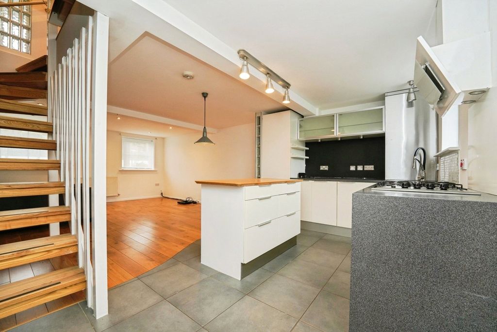 Property photo 3 of 17 Photo