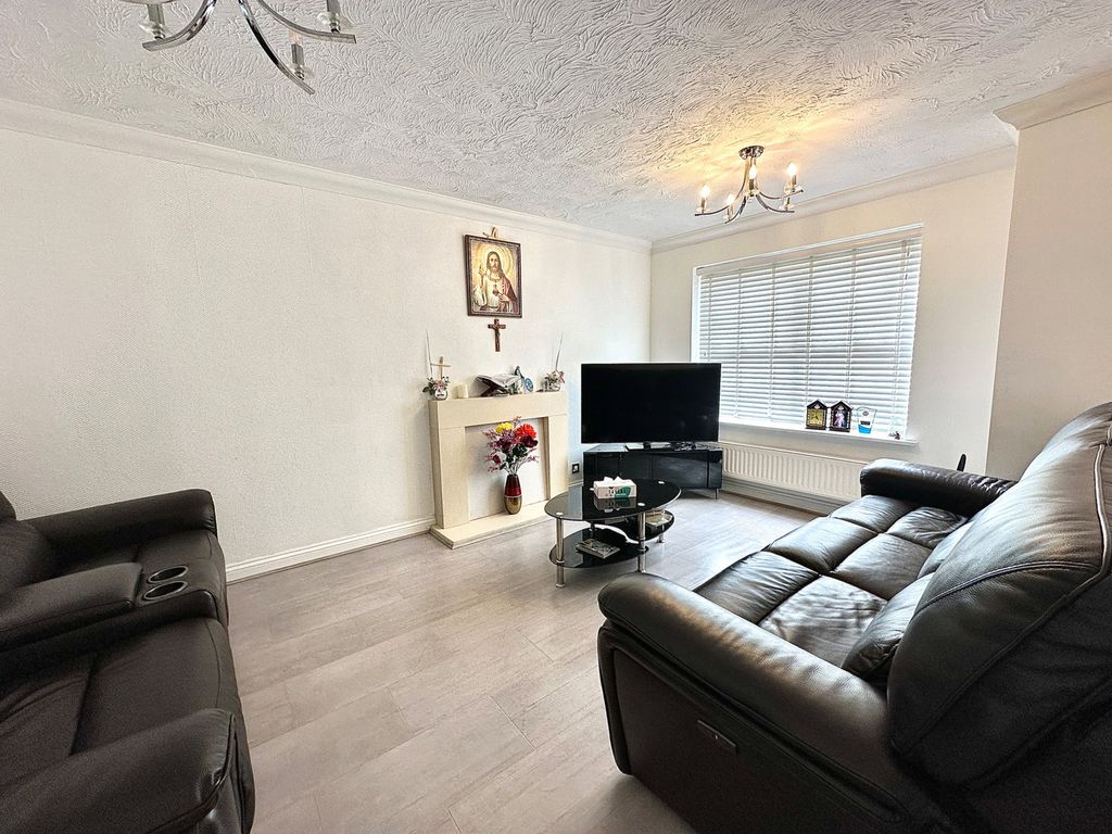 Property photo 2 of 28