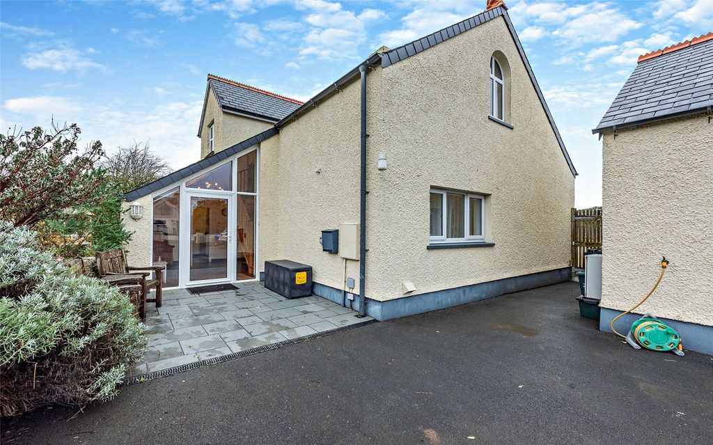 Property photo 3 of 40 Main Entrance