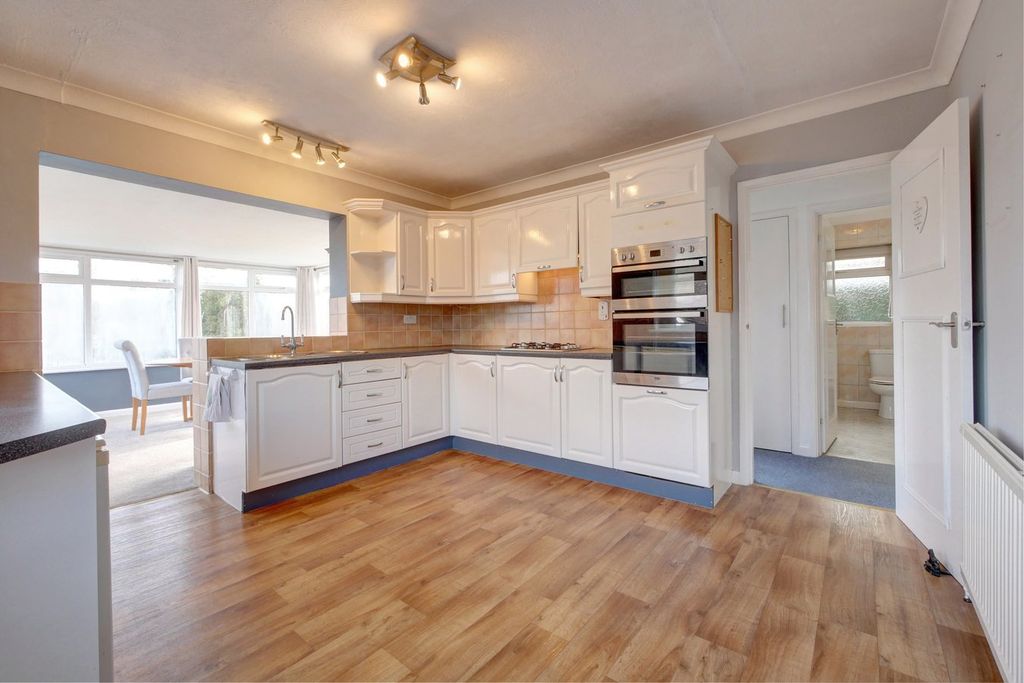 Property photo 3 of 27