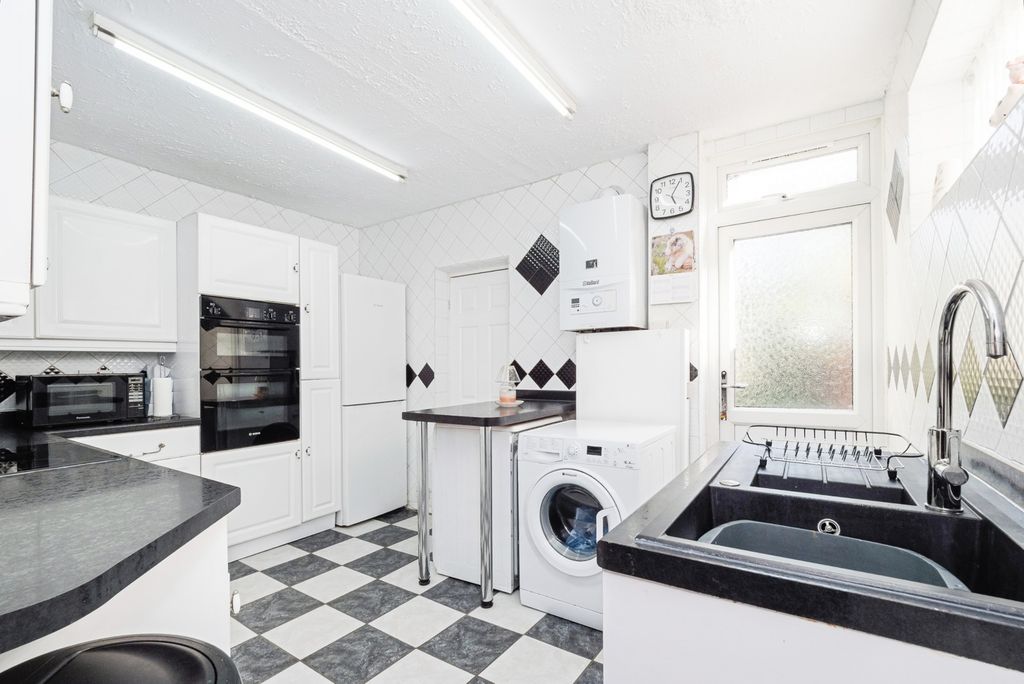 Property photo 2 of 16 Photo