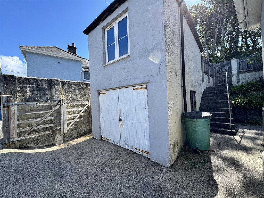 Property photo 3 of 27 Two Storey Garage