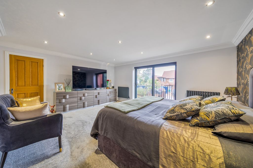 Additional image 24 of 6 bed detached house for saleNewlands Drive, Maidenhead SL6