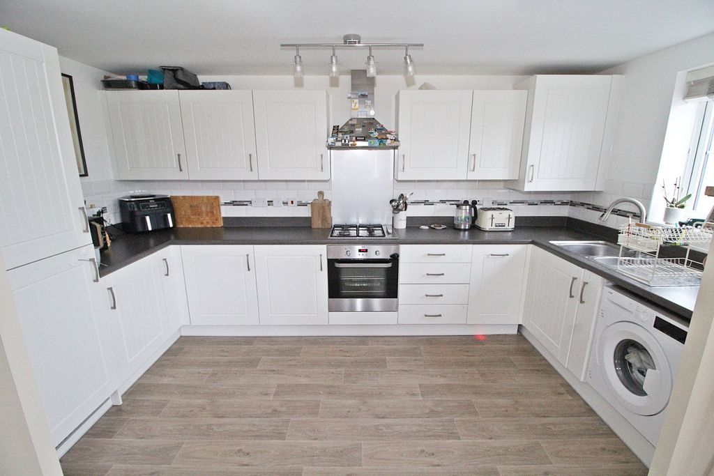 Property photo 3 of 9 4804554