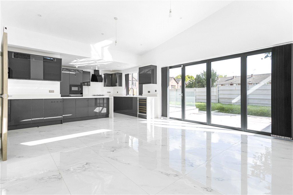 Property photo 3 of 15 Kitchen