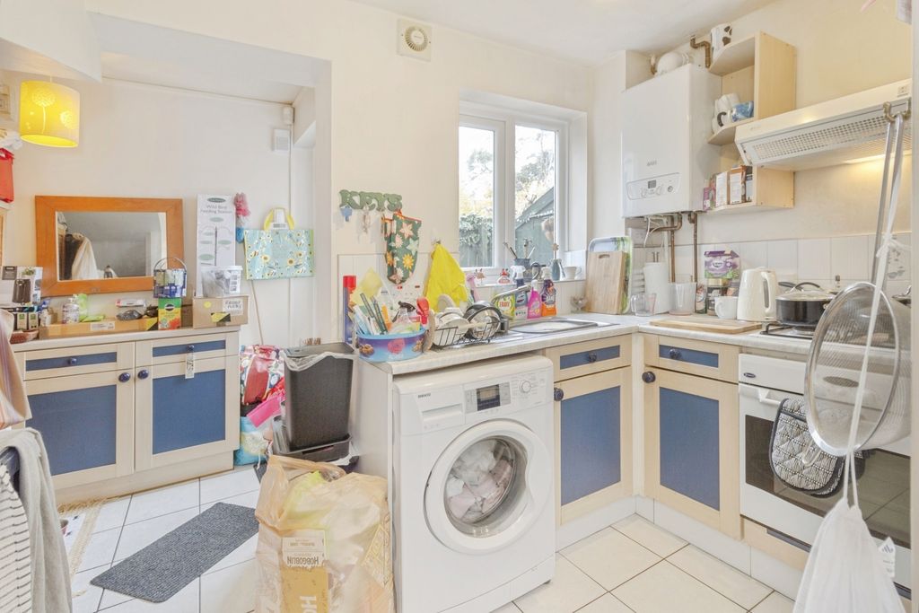 Property photo 3 of 17 Kitchen