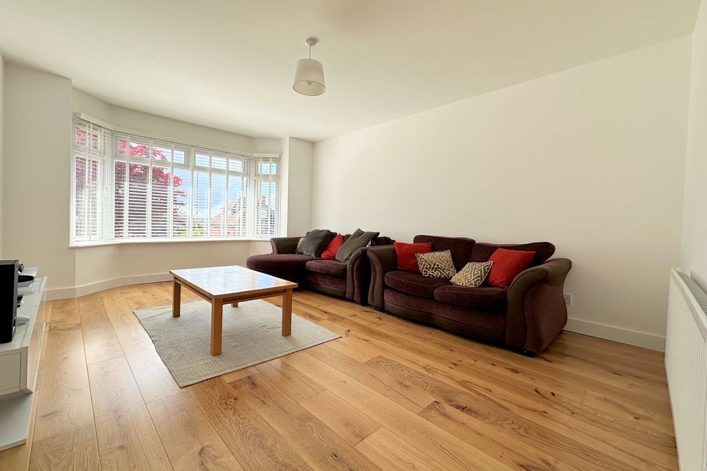 Property photo 3 of 26 Lounge